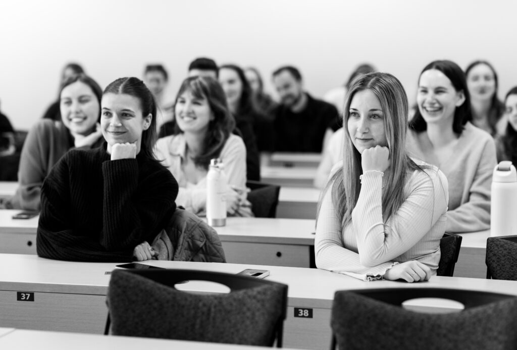 Notre ecole notre histoire etudiantes EOA FacMed UdeM